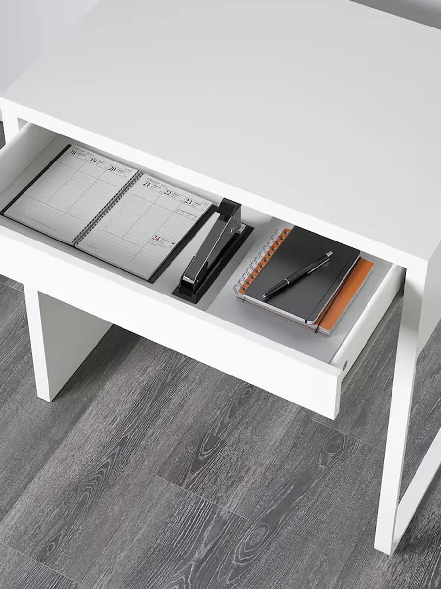 Письменный стол IKEA MICKE белый, 73х50 см